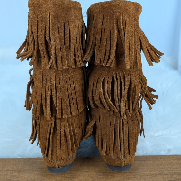 Minnetonka leather tassel boots, women's size 7, brown - Picture 3 of 8